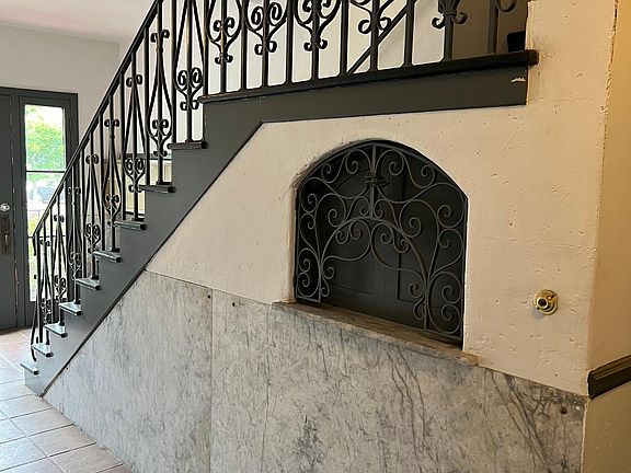 5th image of 1121 E Chevy Chase Dr APT 5