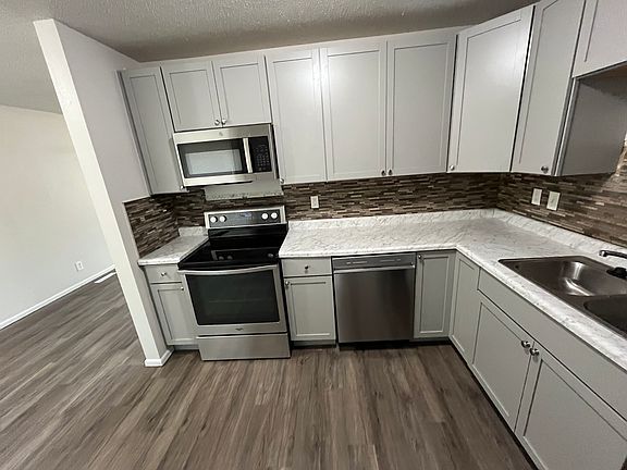 3rd image of 24 Regal Ln