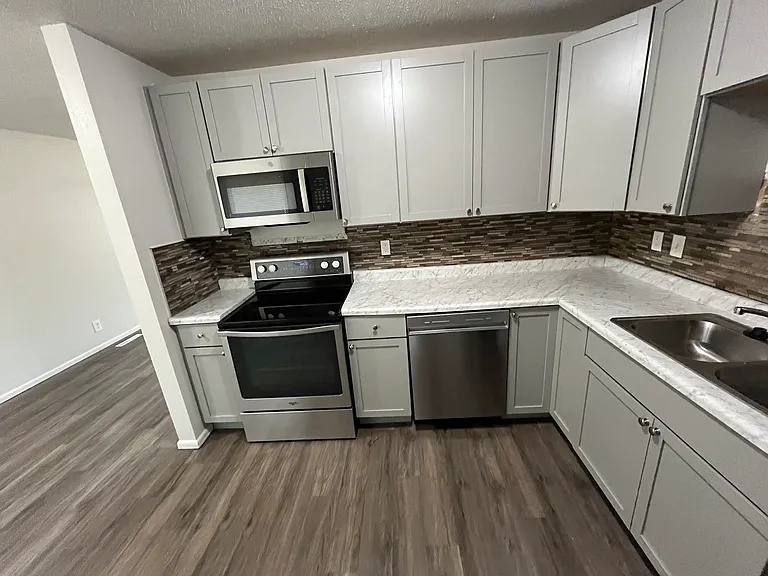 24 Regal Ln — Photo 3