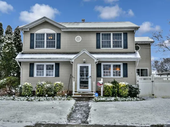 61 North Dr, Rochelle Park, NJ 07662