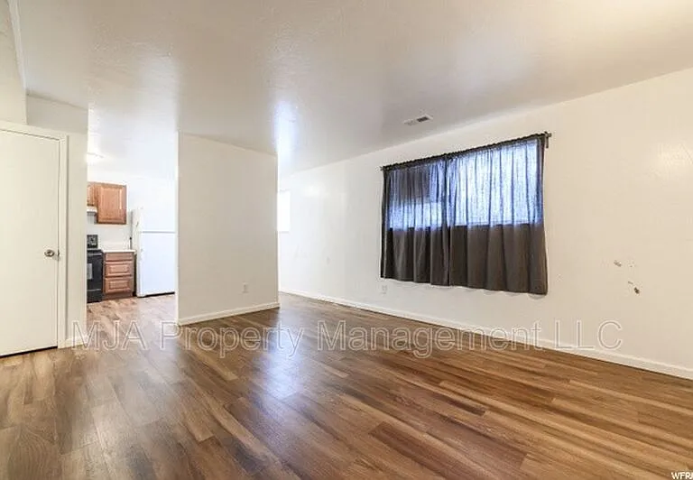 2523 S Lakecrest Dr #2 — Photo 4