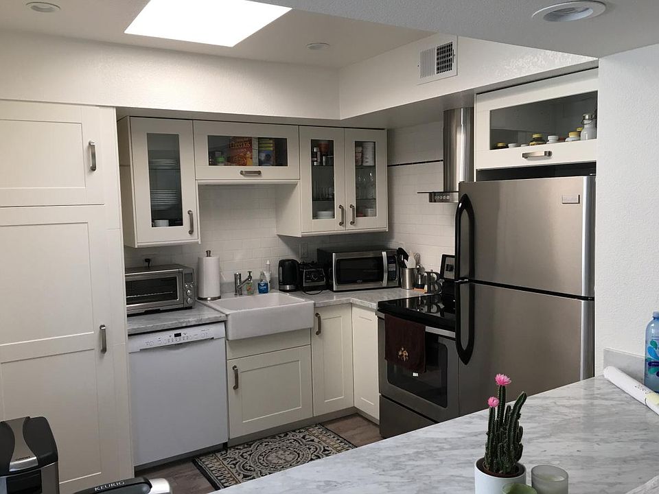 Newly remodeled kitchen.