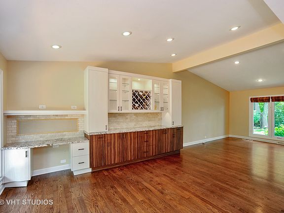 4th image of 39 Saint Charles Pl