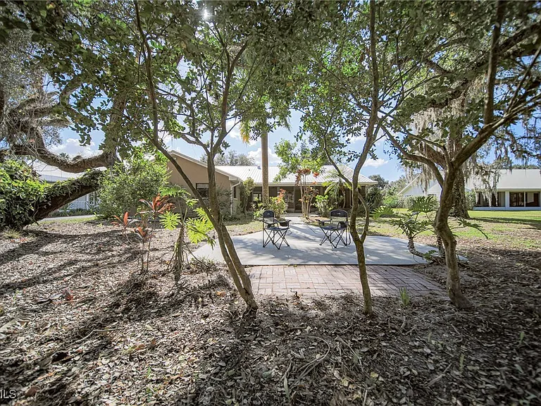 1250 Riverbend Dr — Photo 17