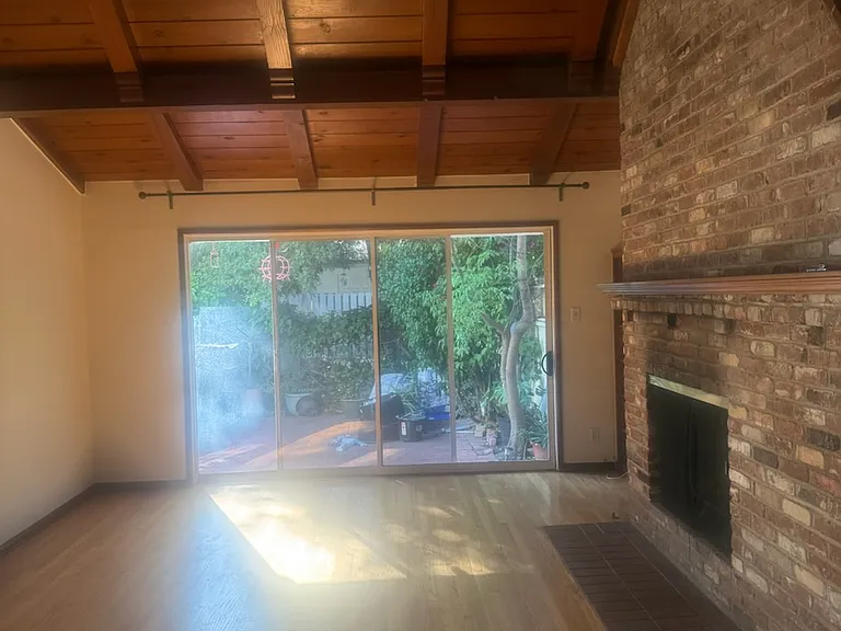 Coldwater Canyon Ave — Photo 3