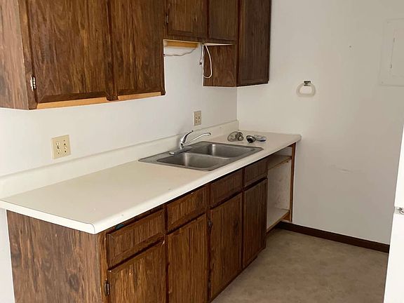 3rd image of 2104 N Adams St #8