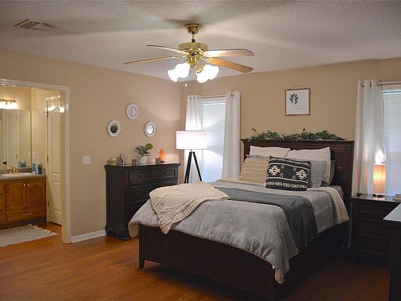 2nd image of 302 Inglewood Dr