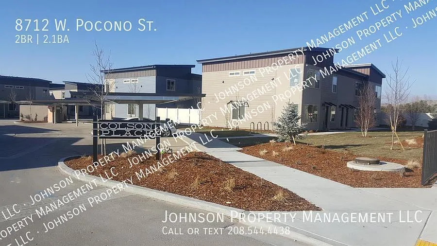 Stylish Garden City Townhome with Modern Amenities and Two Masters! — Photo 2