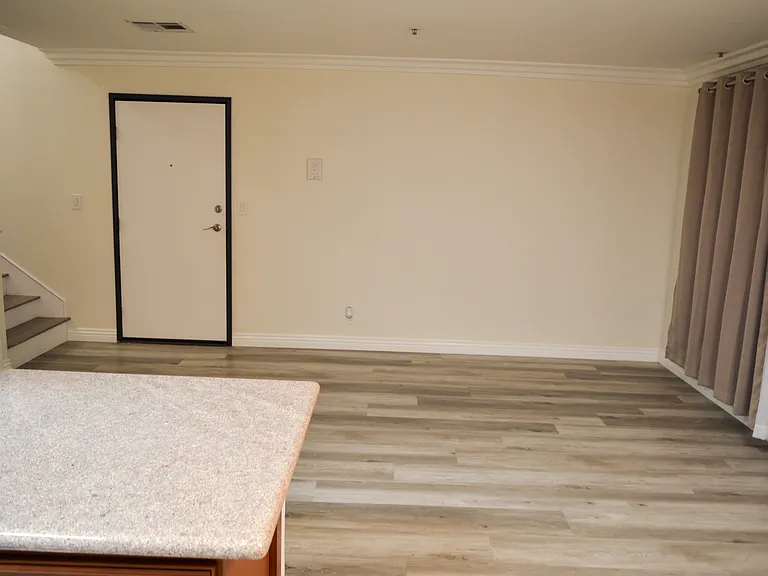 1726 Winona Blvd #104 — Photo 3