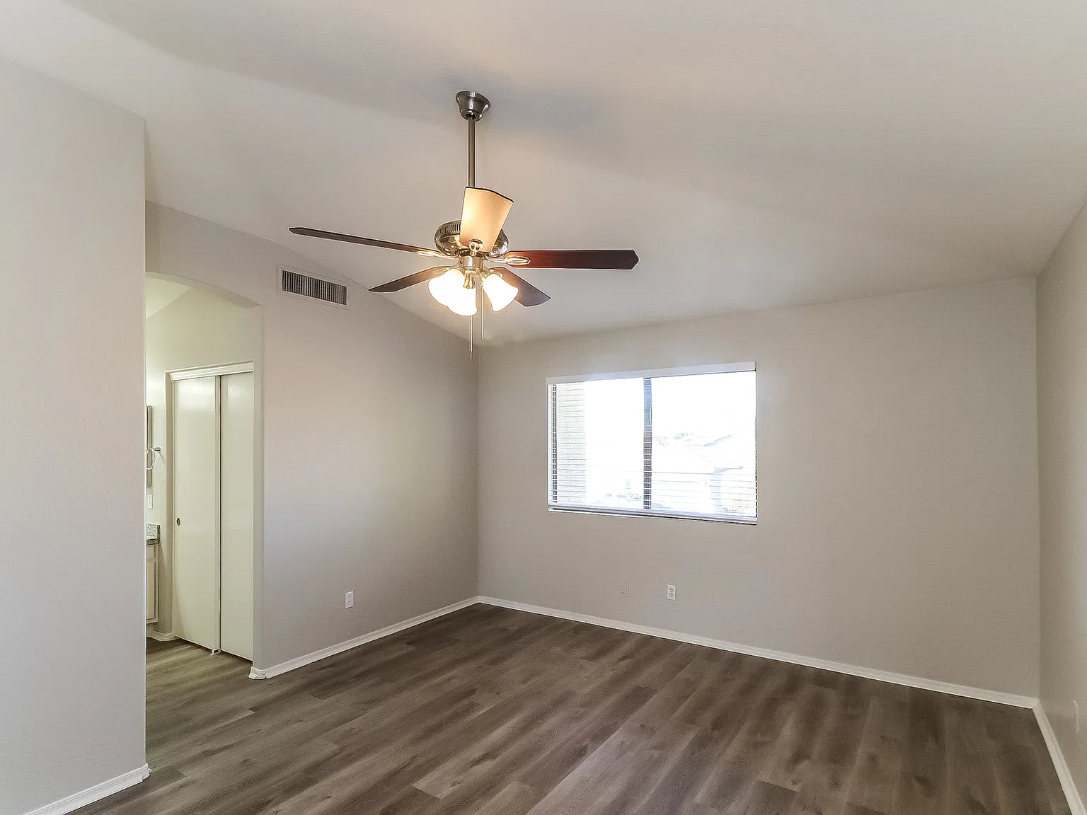 4 bed, 1787 sqft, $2,095 — Photo 2