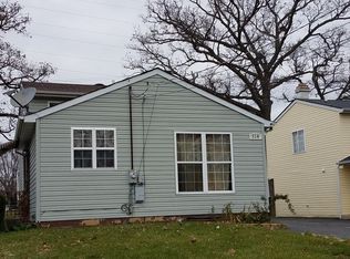 318 E Clarendon Dr, Round Lake Beach, IL