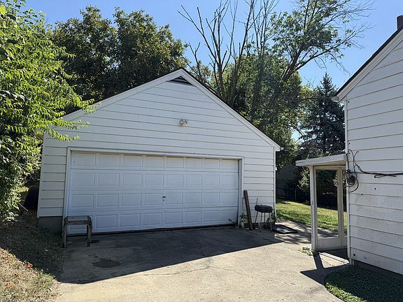 3rd image of 1313 Carolina St