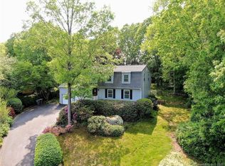 30 Sleepy Hollow Rd, Niantic, CT 06357