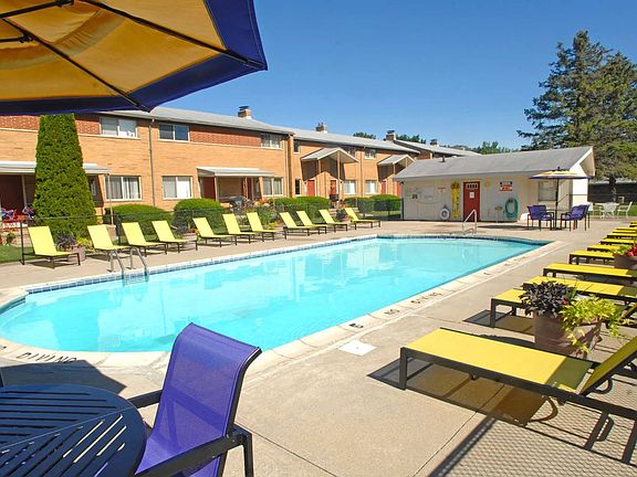 Swimming Pool and Sun Deck