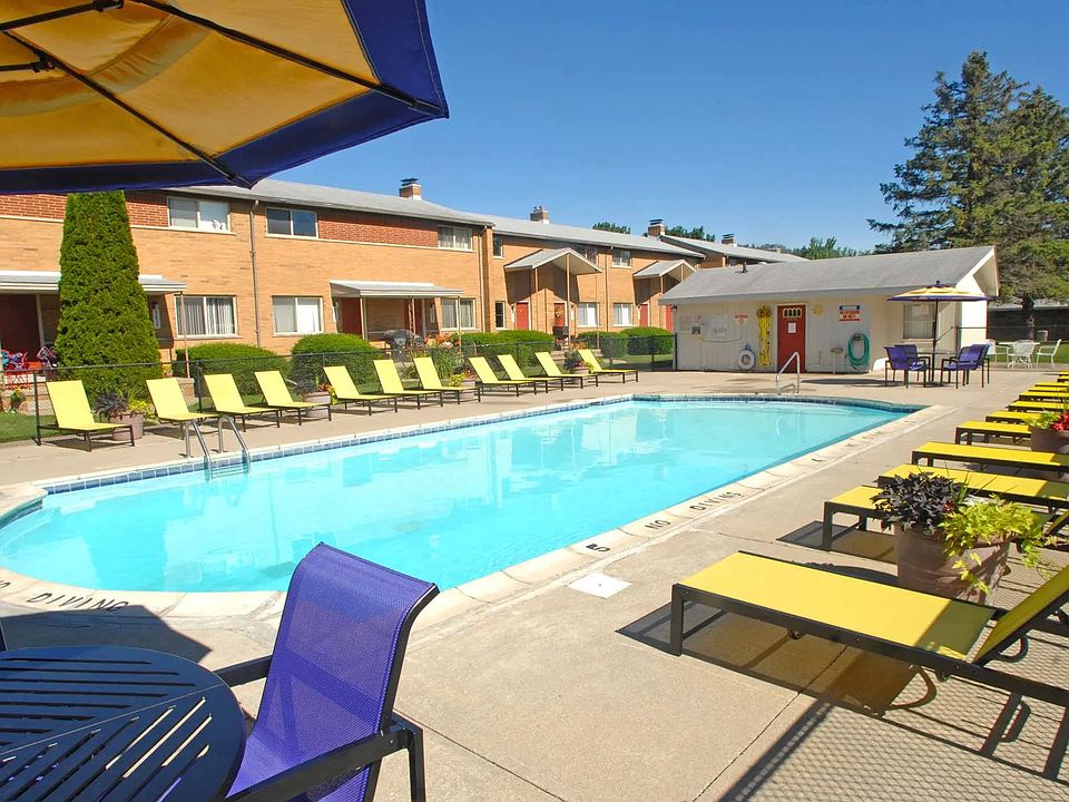 Swimming Pool and Sun Deck
