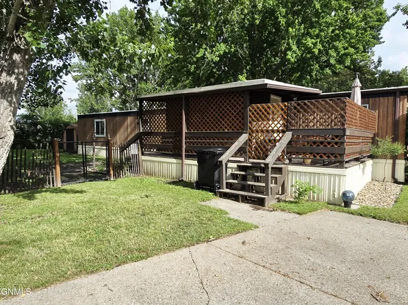 419 Cambridge Dr, Bismarck, ND 58504