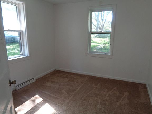 3rd image of 1477 Whitney Ave