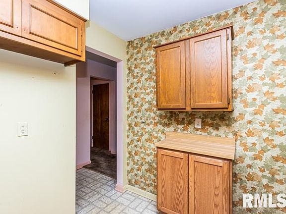 5th image of 2533 N Rockwood Dr