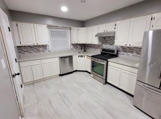 324 Gordon St FLOOR 2, Roselle, NJ 07203