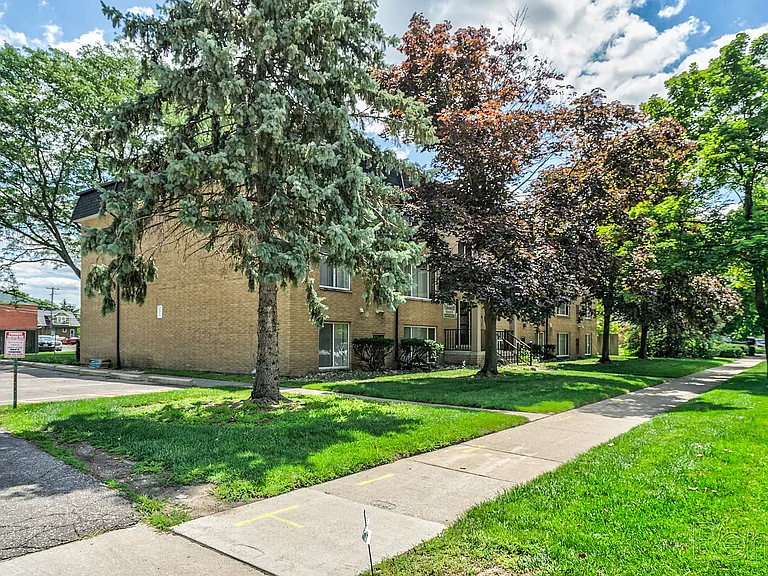 Fernwood Apartments — Photo 21