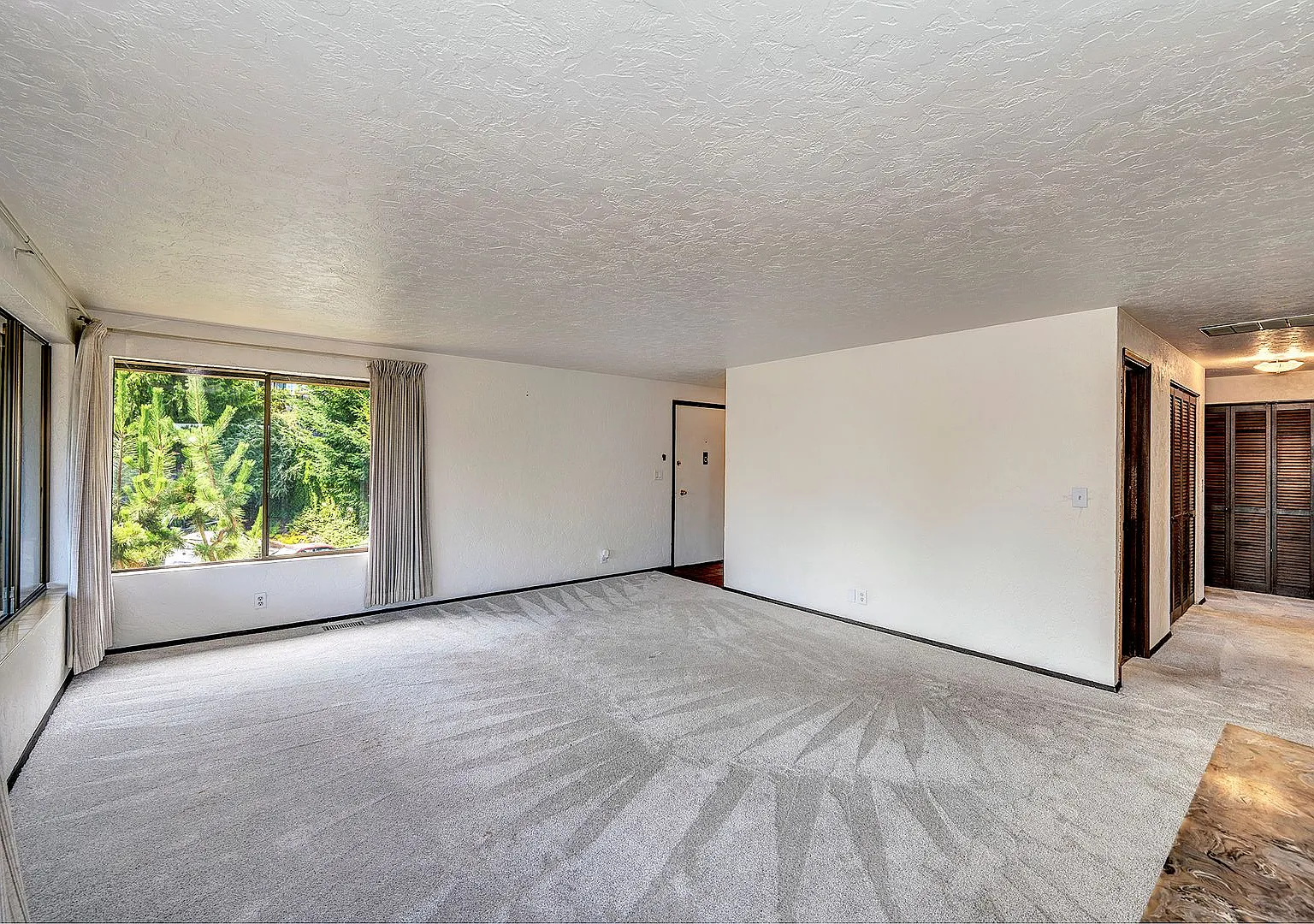 Excellent View Lake Forest Park — Photo 4