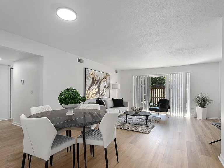 Fox Run Apartments — Photo 8