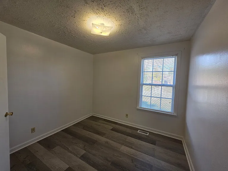 386 Elaine Dr — Photo 17