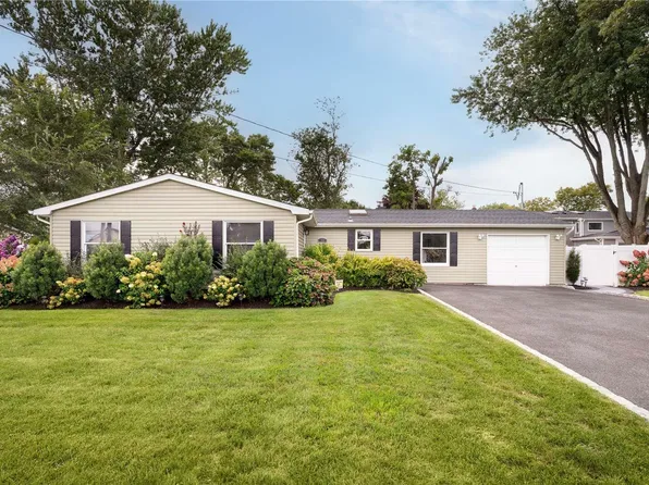 42 Knickerbocker Avenue, Holbrook, NY 11741