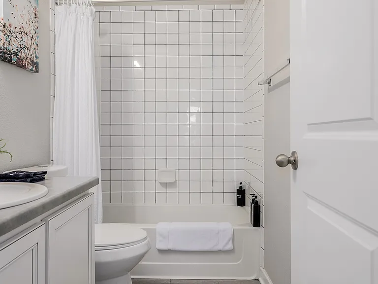 10406 Akron St — Photo 38