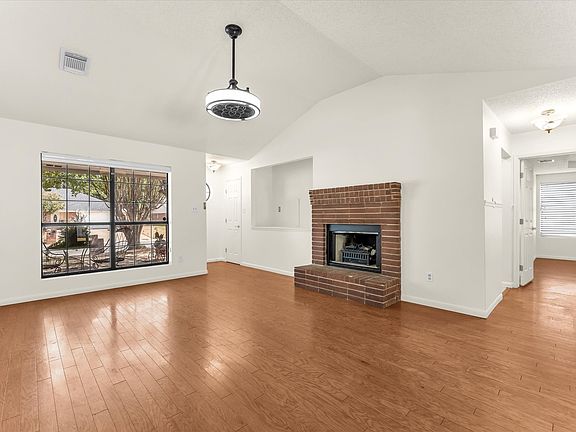 2nd image of 4626 Lexington St