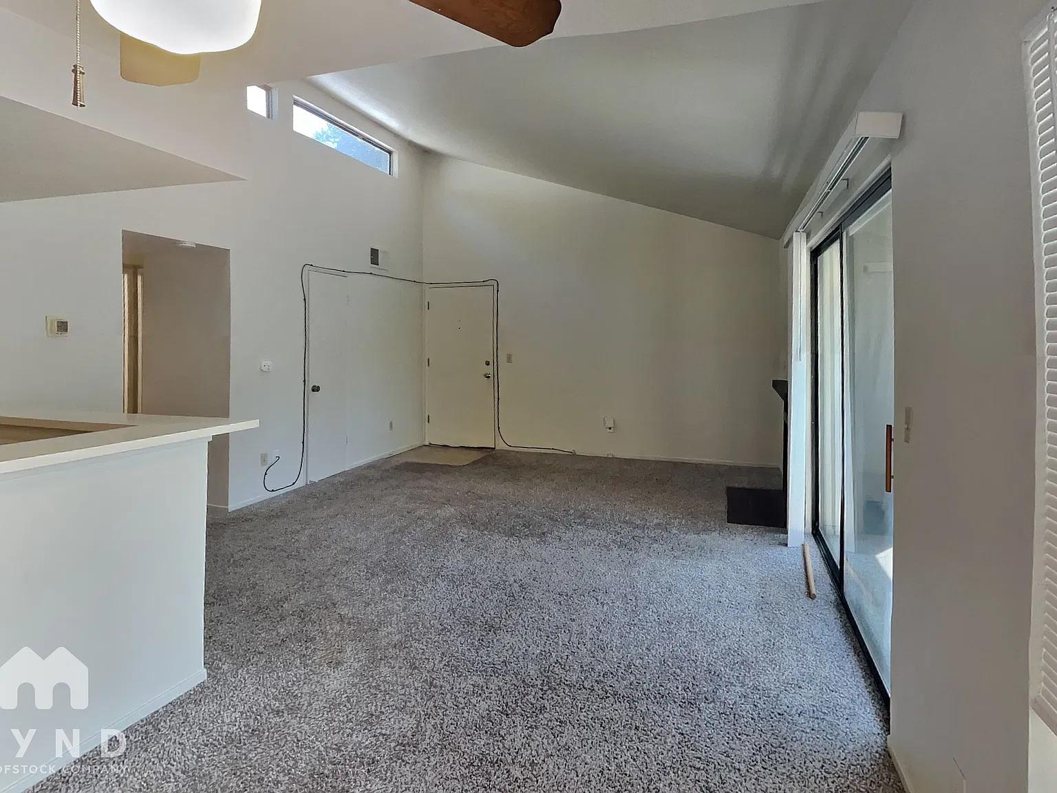 2 bed, 1.0 bath, 917 sqft, $1,665 — Photo 3