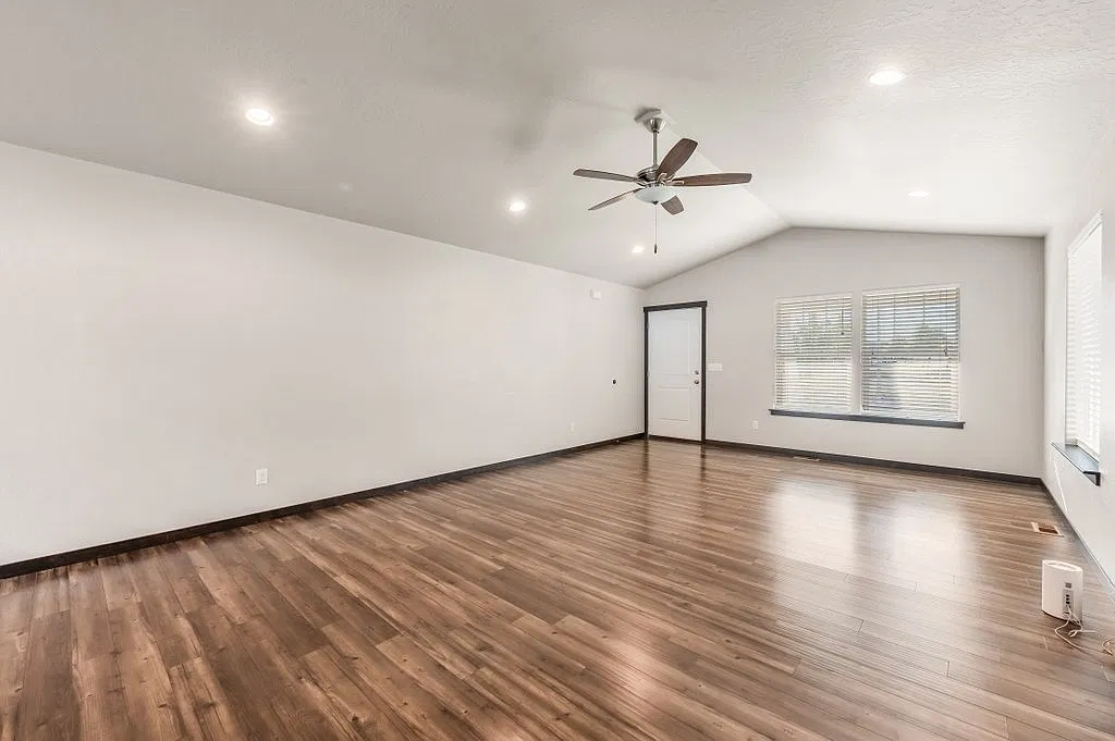 3 bed, 1296 sqft, $2,195 — Photo 4