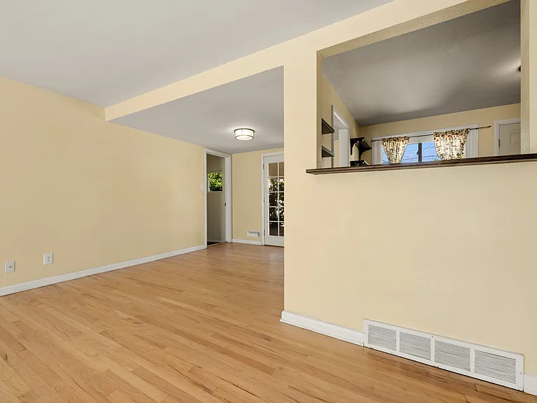 2140 Robin Dr — Photo 9