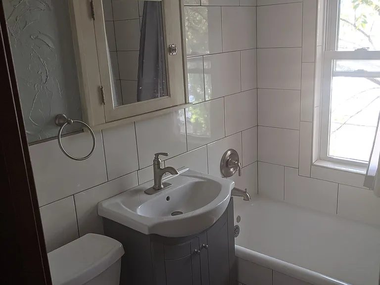 2733 Girard Ave S #303 — Photo 19