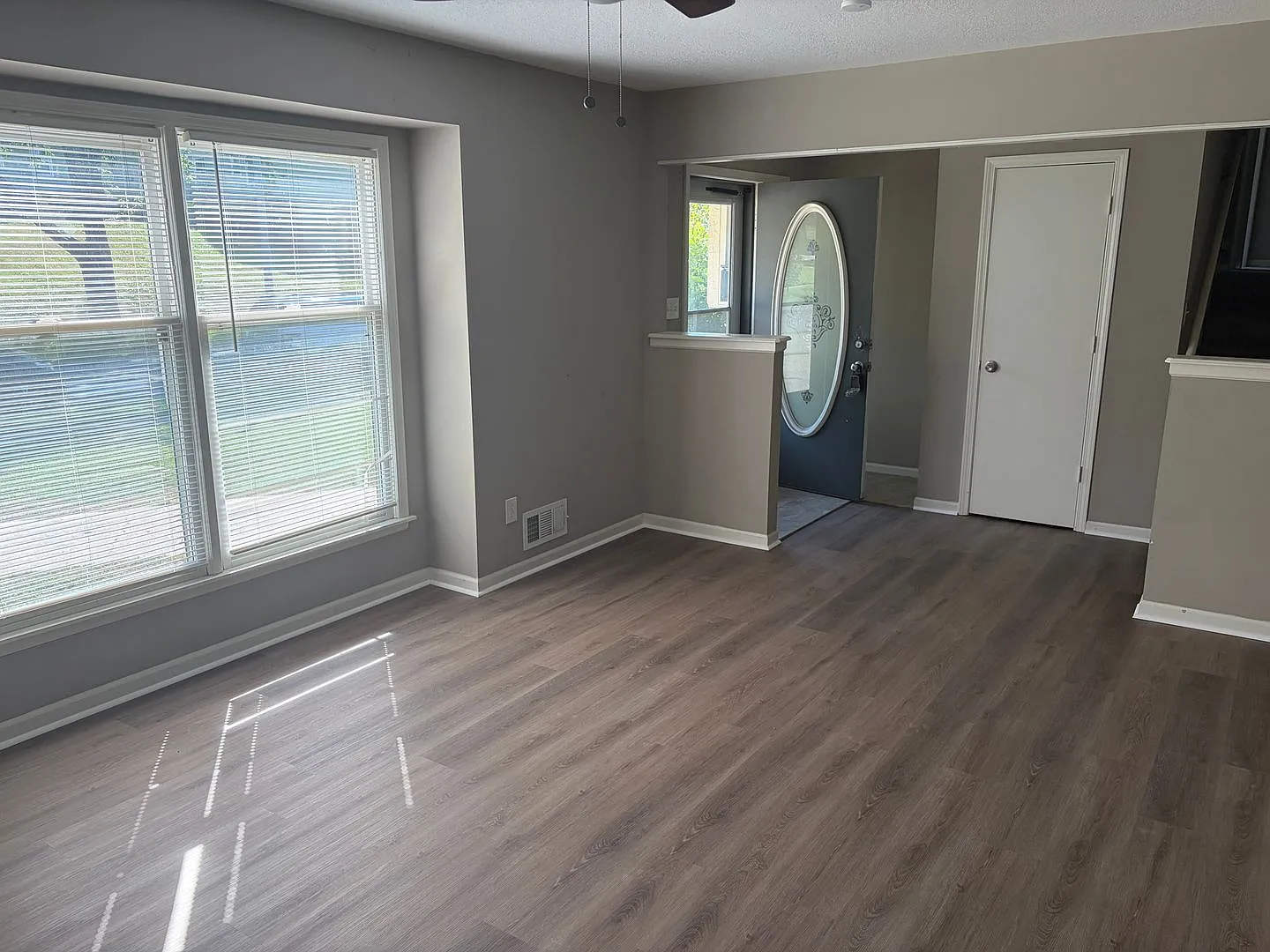 Spacious 4-Bedroom Home with Finished Basement & Large Garage! — Photo 2