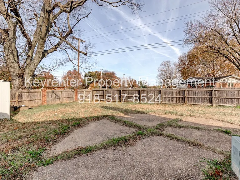 6105 S Troost Ave — Photo 20