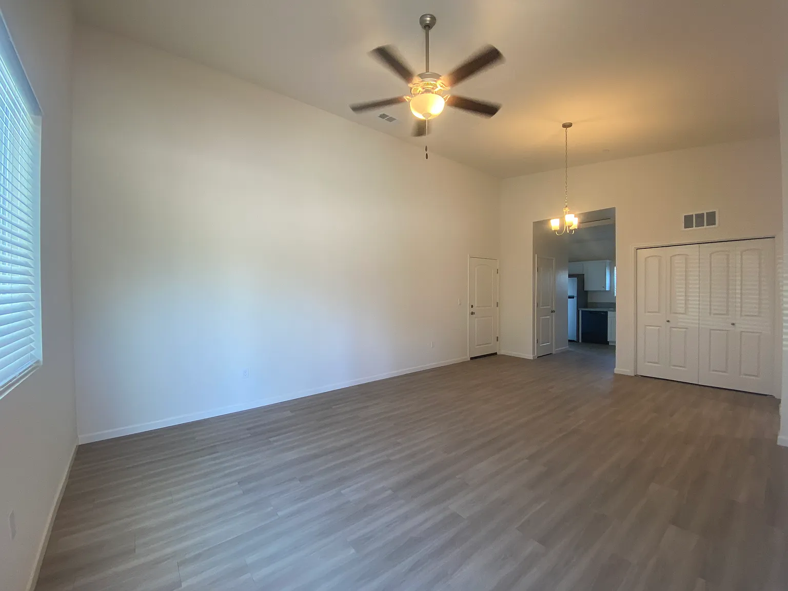 2 bed, 940 sqft, $1,870 — Photo 2