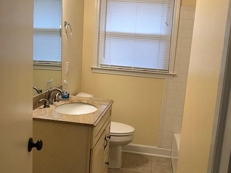 1505 Hopkins Dr — Photo 4