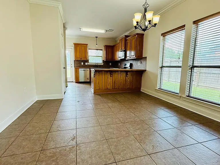 13134 Montrose Dr N — Photo 7