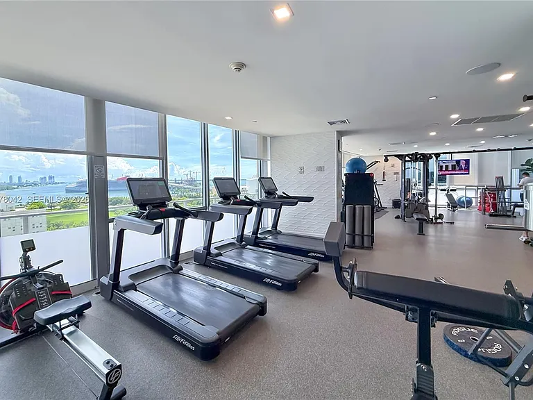 1100 Biscayne Blvd #3404 — Photo 34