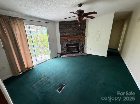 257 River Crest Dr, Flat Rock, NC 28731