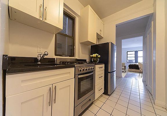 3rd image of 210 E 38th St APT 2