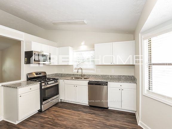 5th image of 3330 Revere Cir
