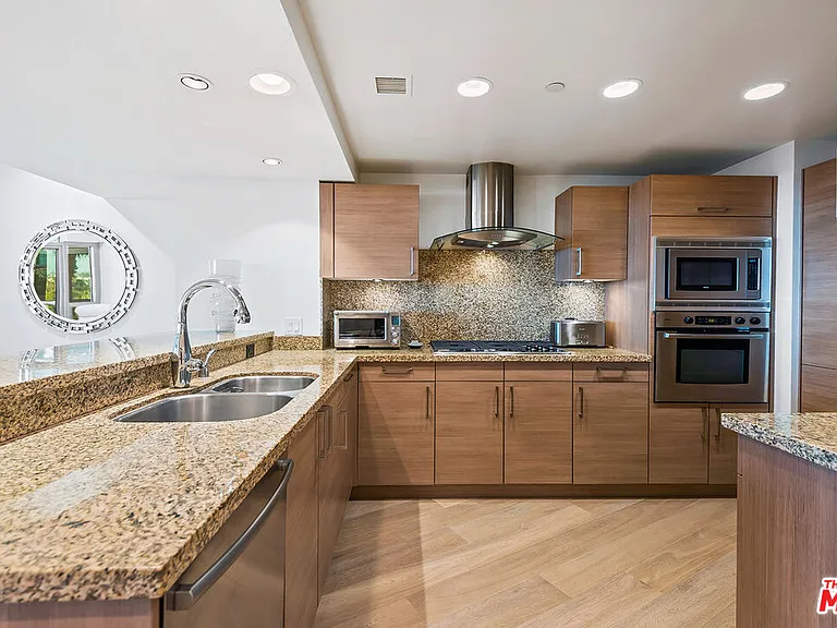 13650 Marina Pointe Dr #704 — Photo 6