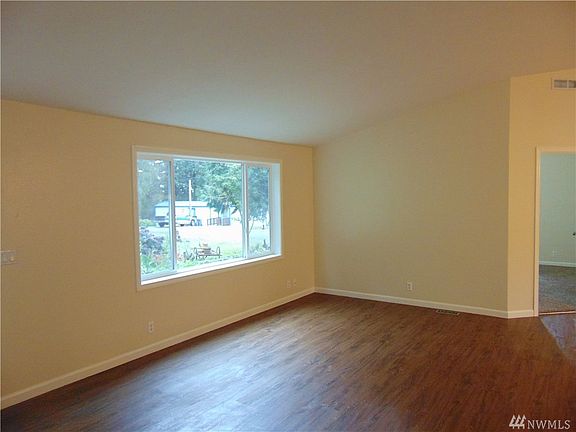 3rd image of 80 E Olympic Pl