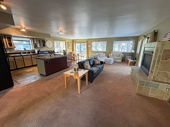 5th image of 827 Muskwaki Dr