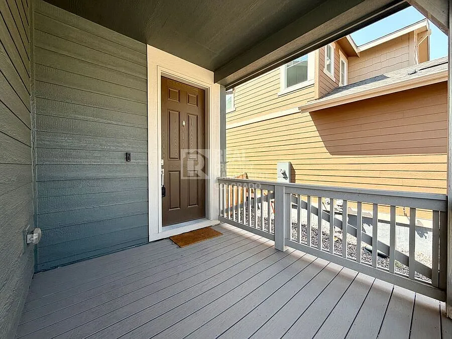 Parker Home with Vaulted Ceilings, Modern Finishes & Spacious Yard — Photo 4