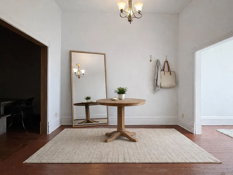 208 E Oklahoma Ave #1/2 — Photo 2