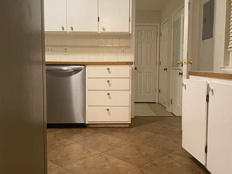1240 E Jordan St — Photo 5