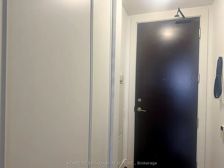 33 Charles St E #4406 — Photo 17